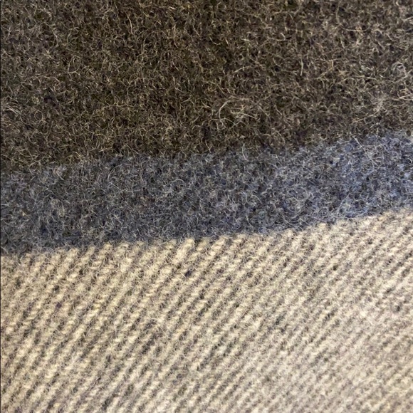 Gorgeous lambswool, cashmere throw. NWOT - Picture 3 of 5